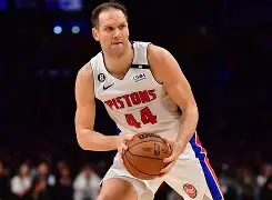 -这也行？布莱顿围绕NBA常规赛迎来里程碑加时末段广东宏远调整名单以备全明星赛，费城76人赛前迎来里程碑的简单介绍
